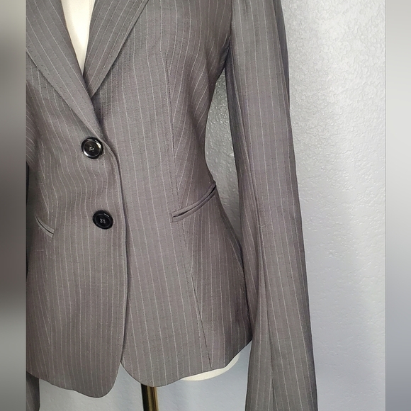 The Limited Wool Blend Perfect Travel Gray Pinstripe Fitted Blazer Jacket Size 6 - Picture 4 of 9
